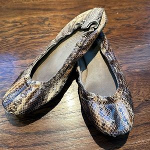 Gorgeous lime green skin foldable ballet flats